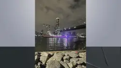 Mexican navy ship Cuauhtémoc hits the Brooklyn Bridge during training exercise